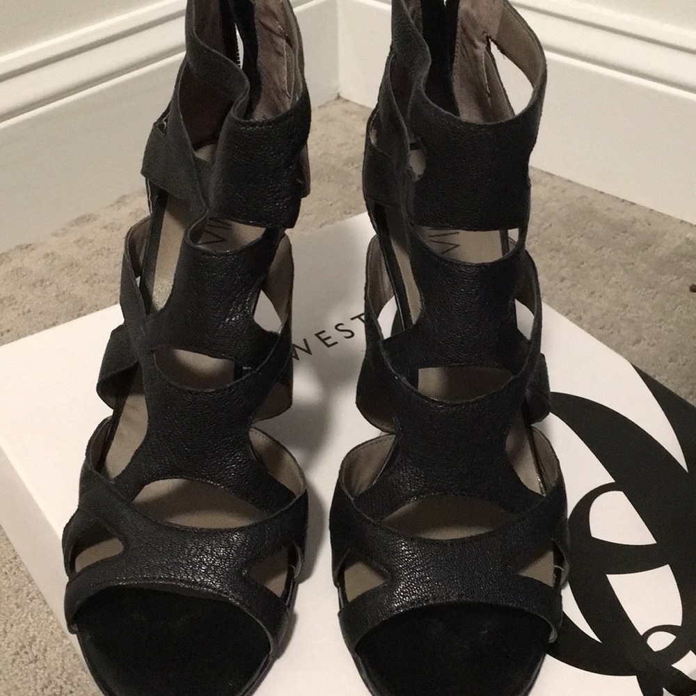 Wedge Heels - Picture 2 of 3